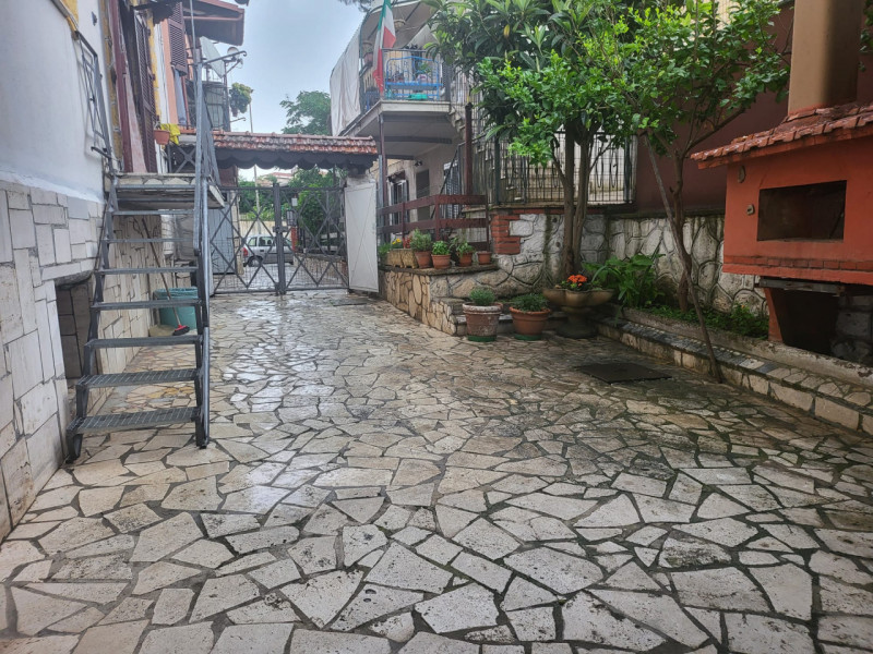 appartamento in vendita a Roma in zona Tuscolano