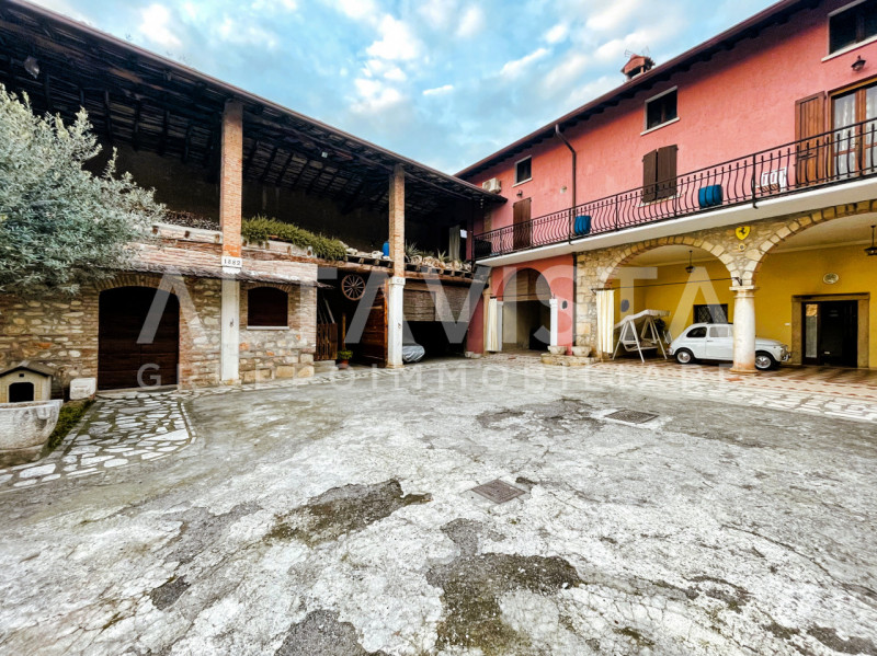 appartamento in vendita a Botticino in zona Botticino Mattina