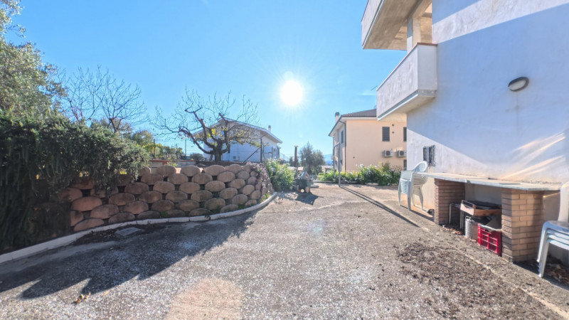 casa indipendente in vendita a Moscufo in zona Pischiarano