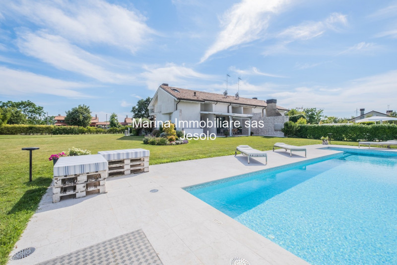casa indipendente in vendita a Jesolo in zona Lido