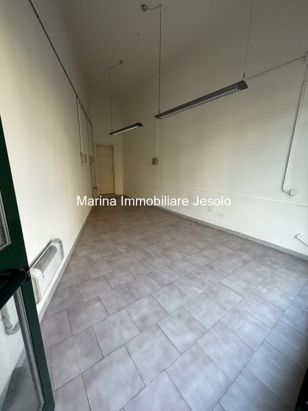 negozio in affitto a Vicenza in zona Villaggio del Sole
