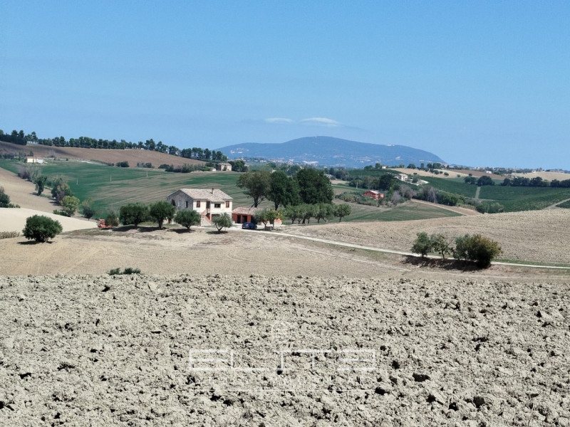 casa indipendente in vendita a Recanati in zona Montefiore