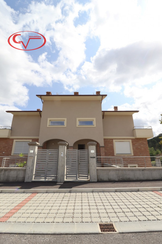 casa indipendente in vendita a Montevarchi