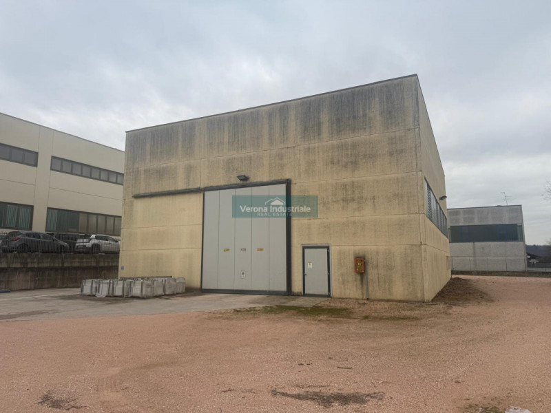 capannone in affitto a Caprino Veronese