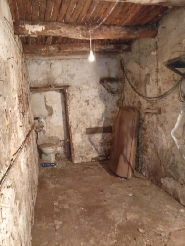 locale di sgombero in vendita a Napoli