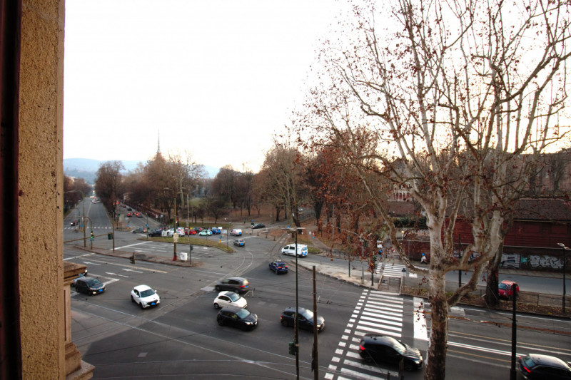 appartamento in vendita a Torino in zona Aurora