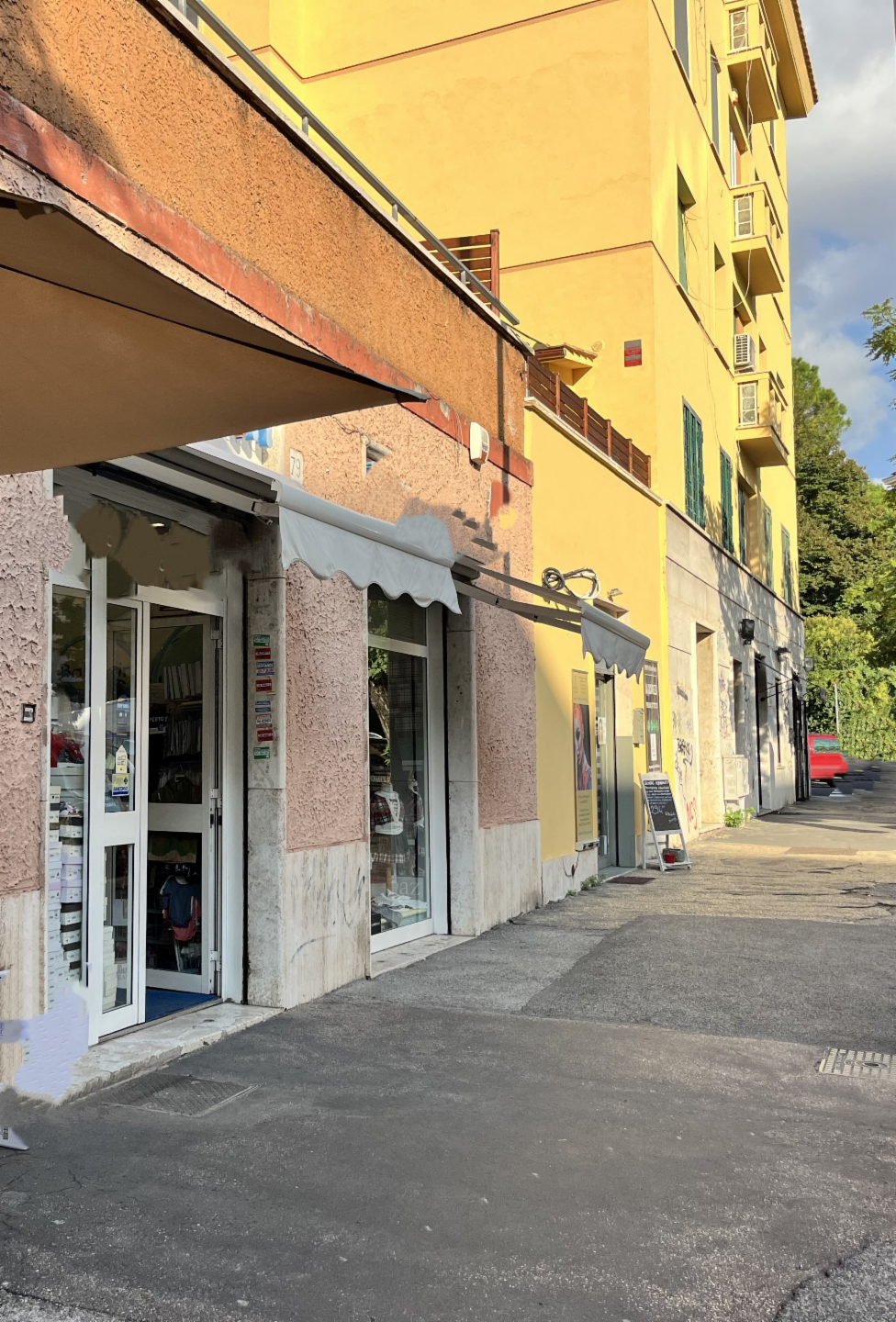locale commerciale in vendita a Roma