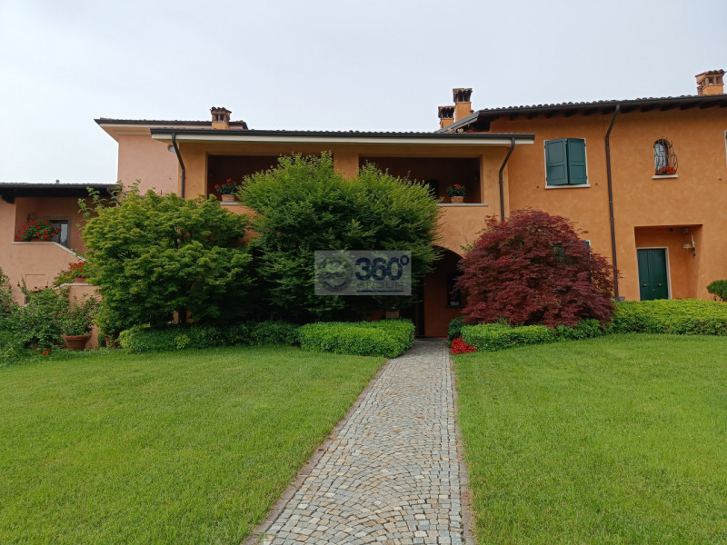 casa indipendente in vendita a Gussago in zona Piazza