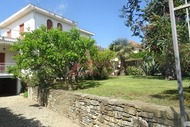 casa indipendente in vendita a Diano Marina