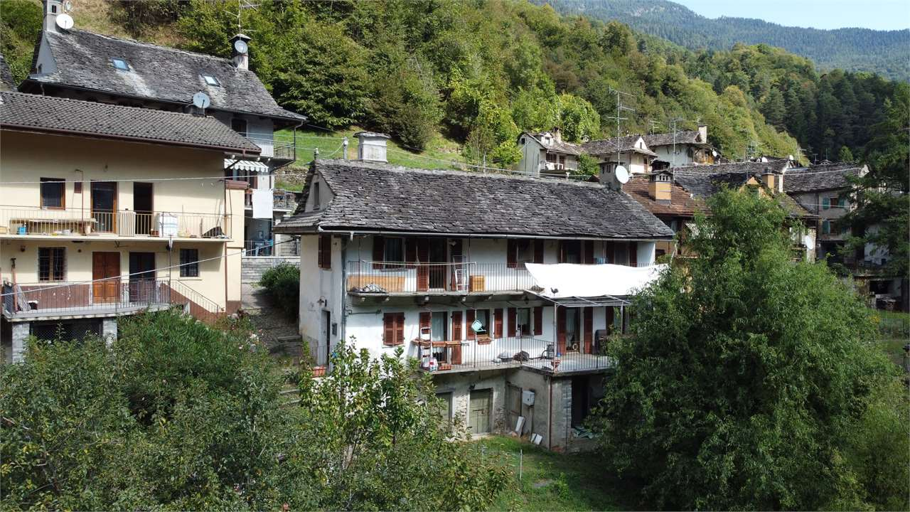 casa indipendente in vendita a Varzo