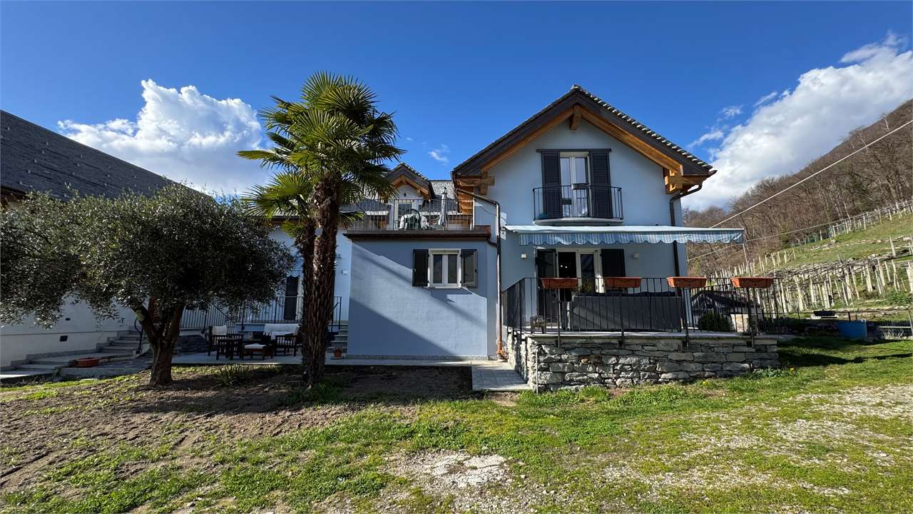 casa indipendente in vendita a Masera