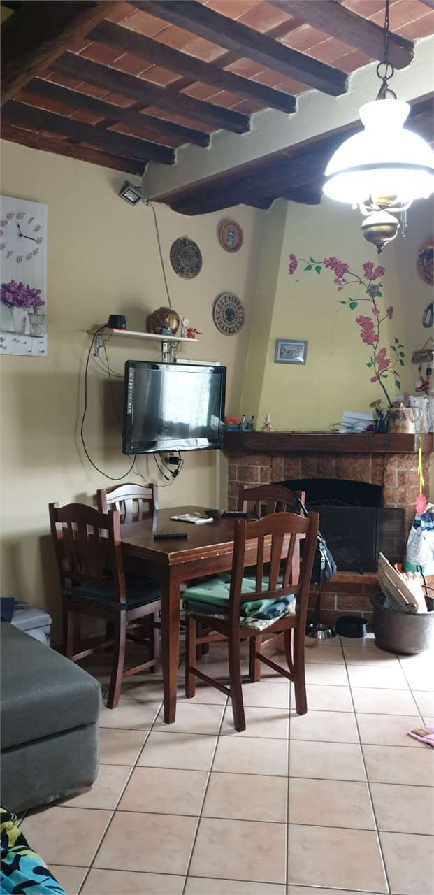 casa indipendente in vendita ad Altopascio in zona Badia Pozzeveri