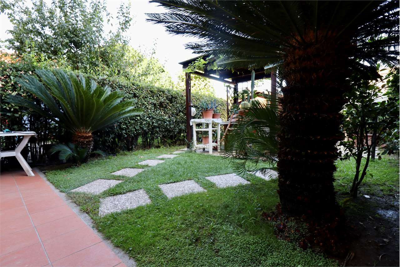 casa indipendente in vendita a Capannori in zona Marlia