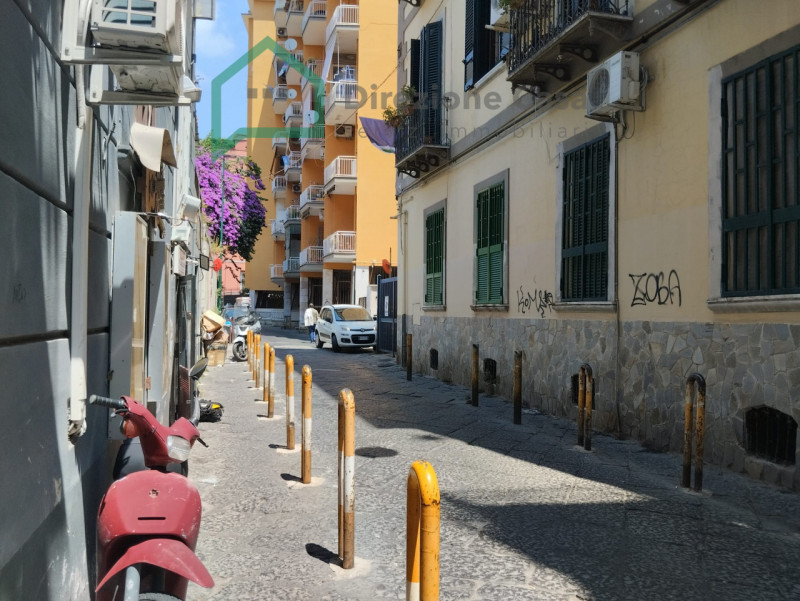 negozio in affitto a Napoli in zona Arenella