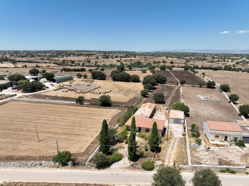 casa indipendente in vendita a Modica