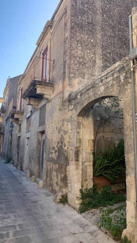 casa indipendente in vendita a Modica in zona Modica Alta
