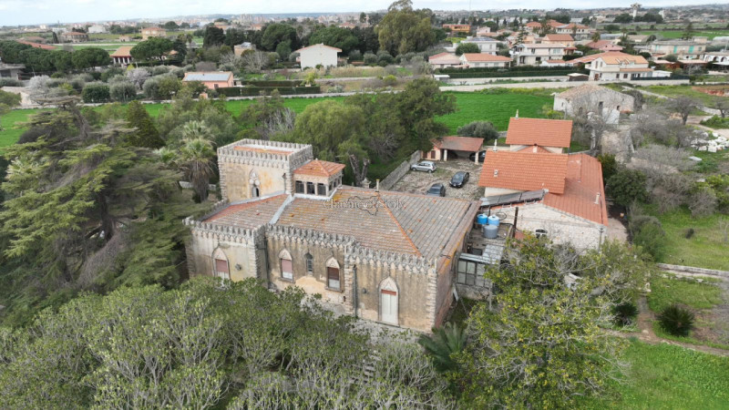 casa indipendente in vendita a Modica