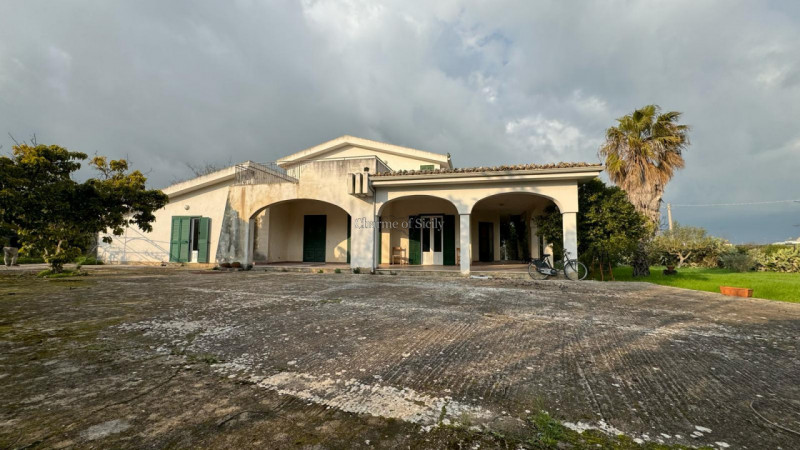 casa indipendente in vendita a Modica in zona Modica Alta