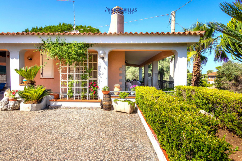 casa indipendente in vendita ad Avola in zona Gallina