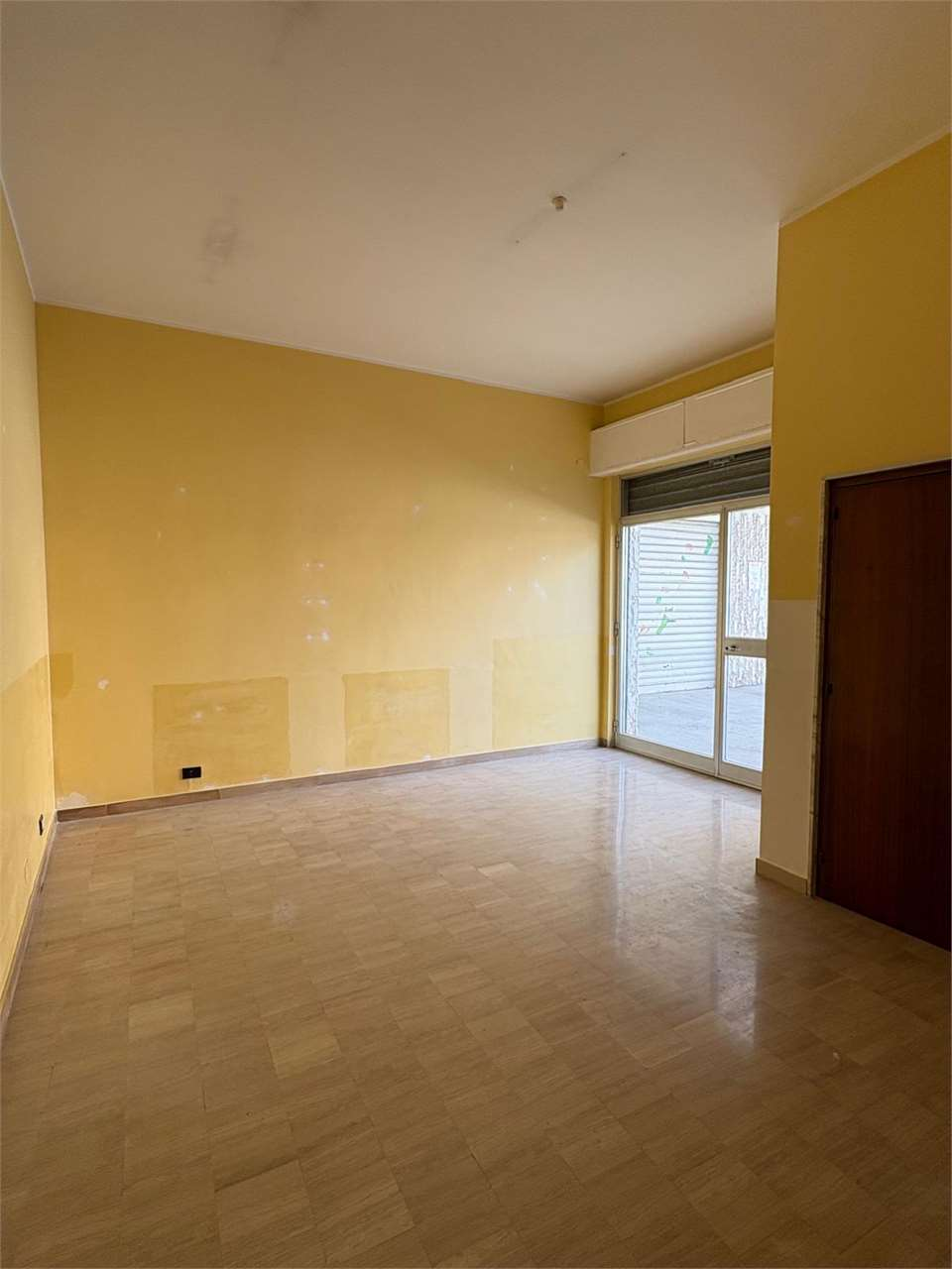 locale commerciale in vendita a Canosa di Puglia