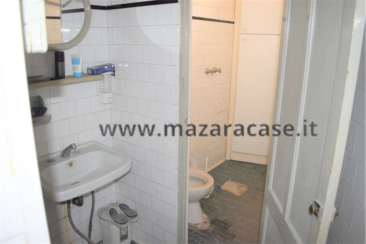 locale commerciale in vendita a Mazara del Vallo in zona Centro Storico