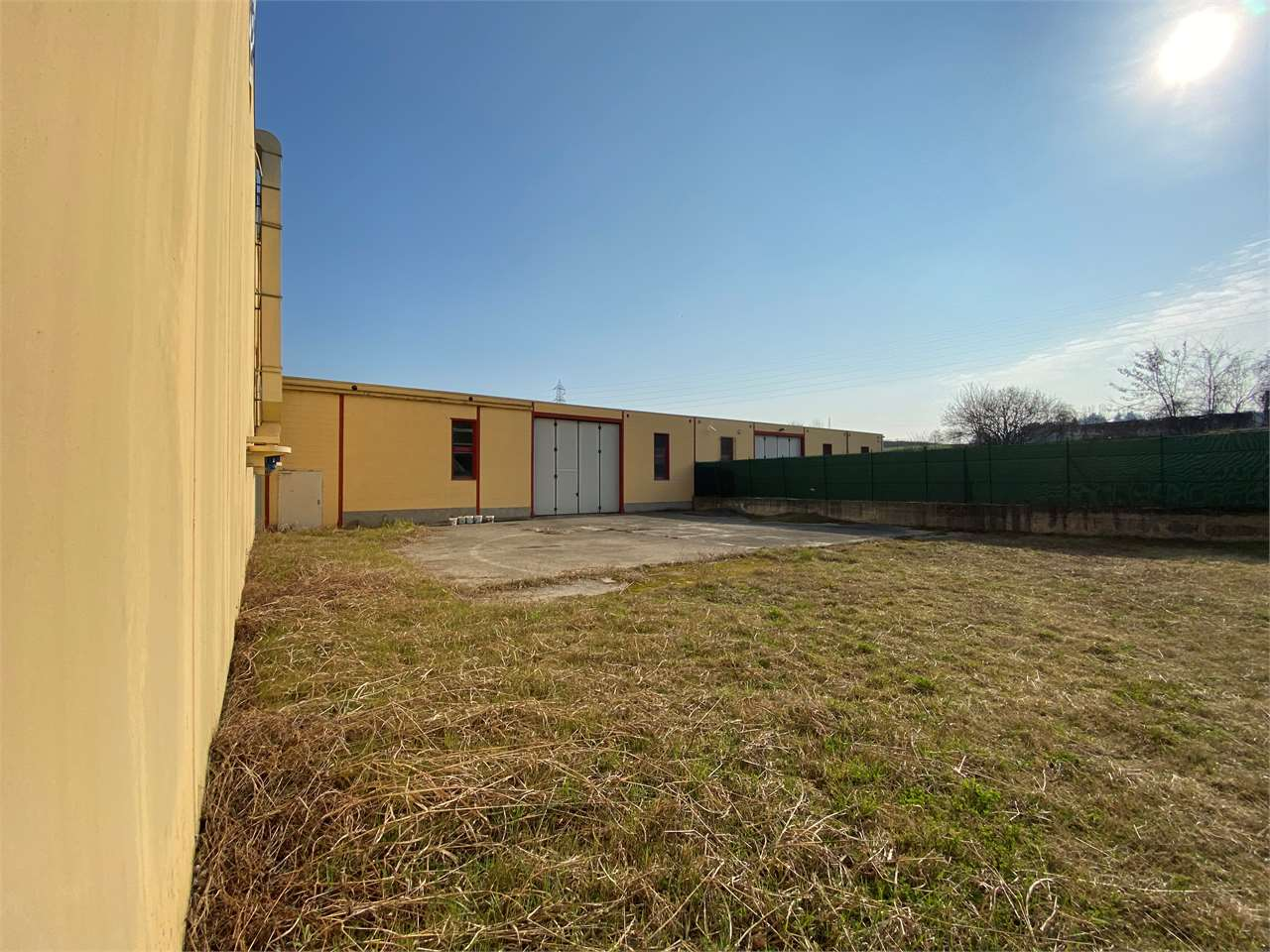 capannone in vendita a Merate