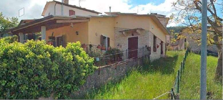 appartamento in vendita a Sant'Anna d'Alfaedo in zona Cerna