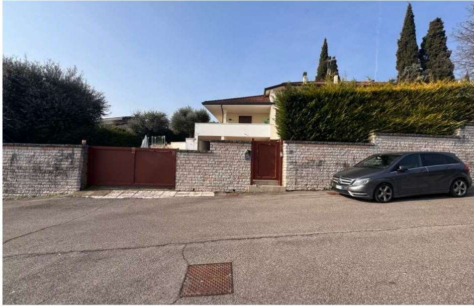 casa indipendente in vendita a Lavagno