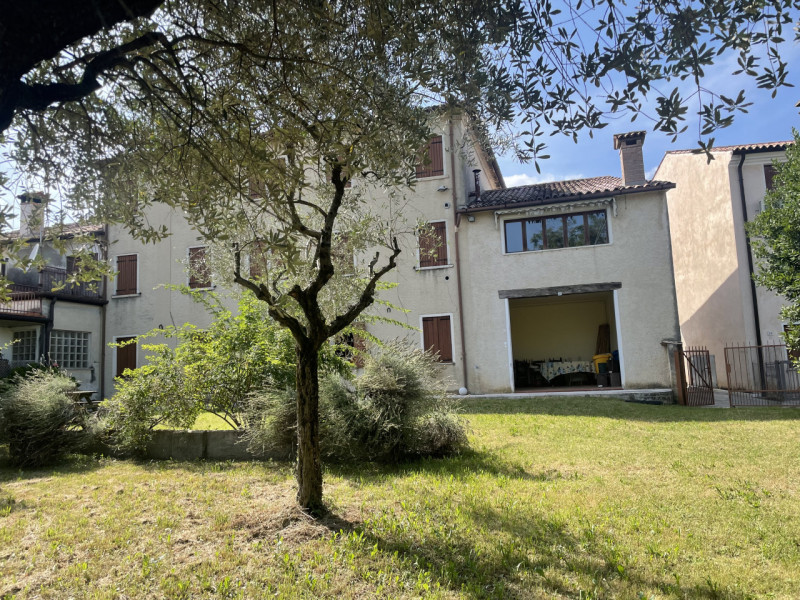 casa indipendente in vendita a Pieve del Grappa in zona Paderno del Grappa