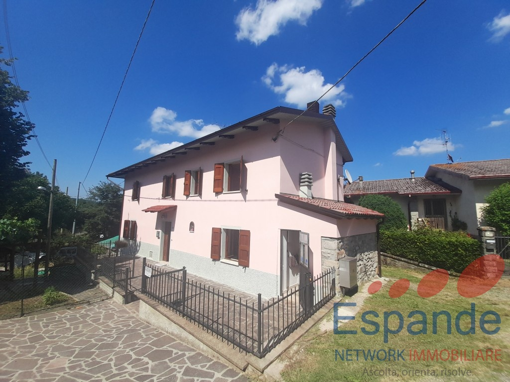 casa indipendente in vendita a Castel di Casio in zona Suviana