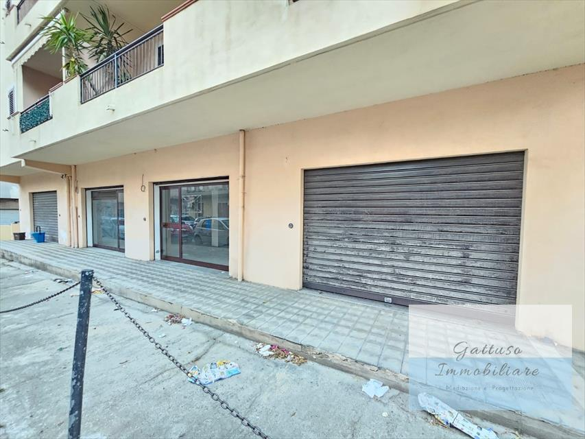 negozio in affitto a Reggio di Calabria in zona Gebbione