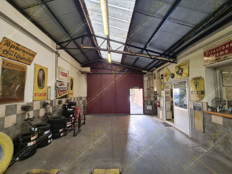 negozio in vendita a Modena in zona San Lazzaro / Modena Est