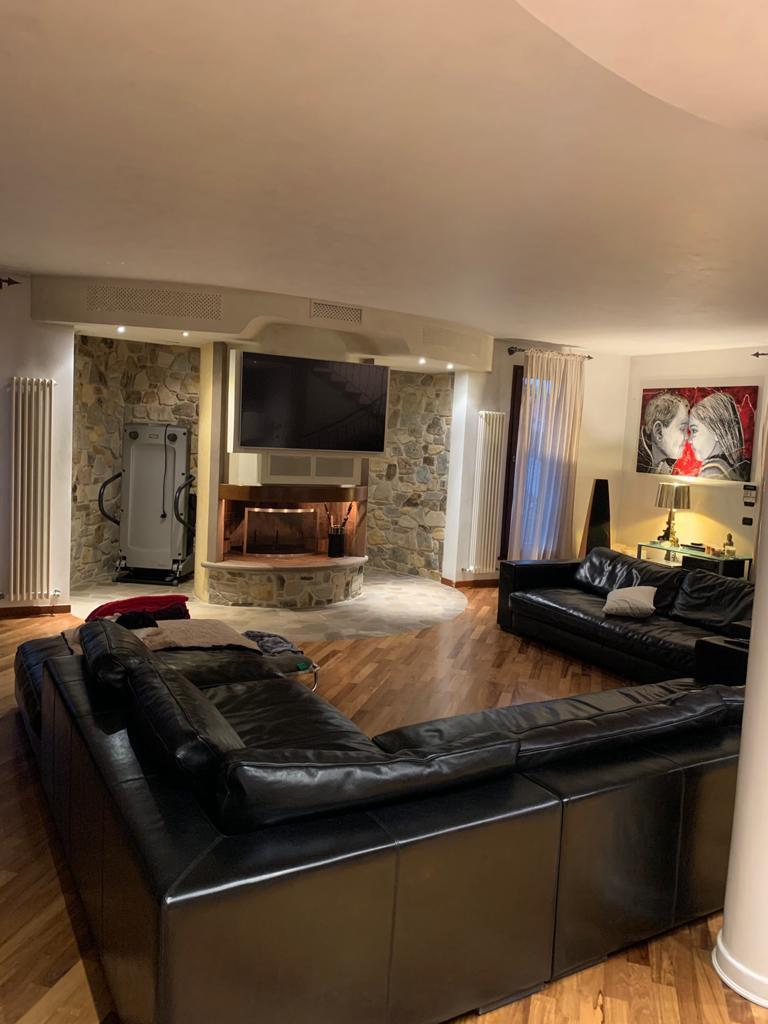 casa indipendente in vendita a Cascina