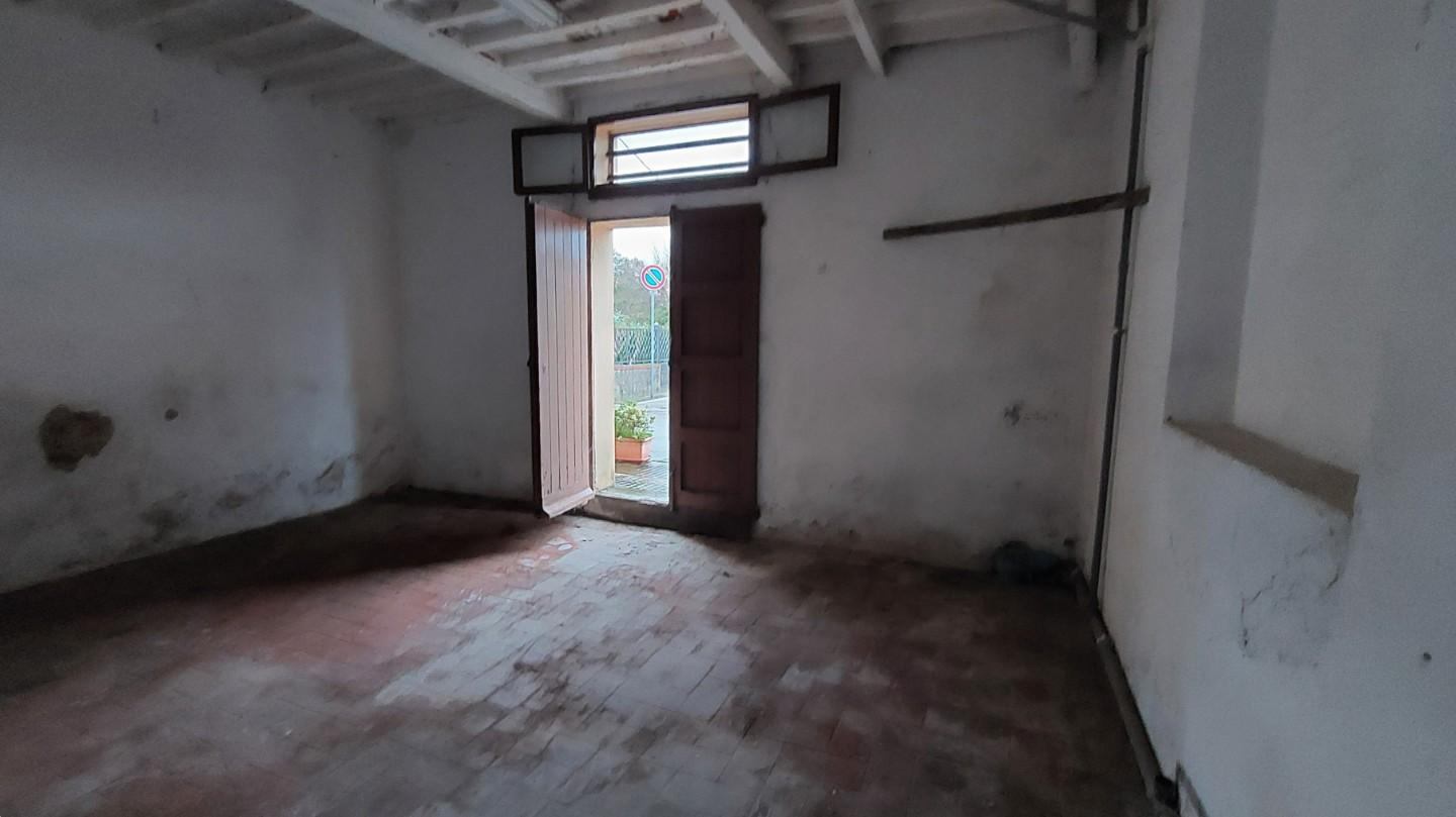casa indipendente in vendita a Cascina in zona Latignano