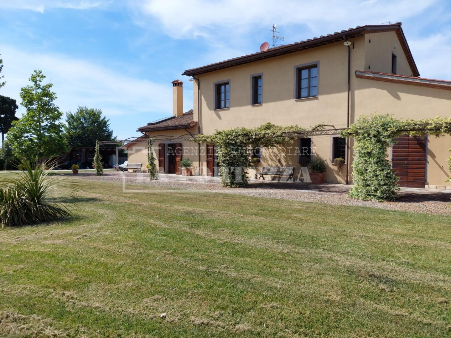 casale in vendita a Cascina