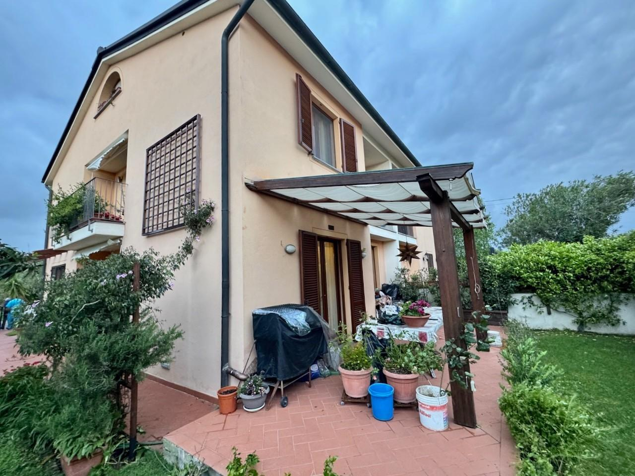 casa indipendente in vendita a San Giuliano Terme in zona Madonna dell'Acqua