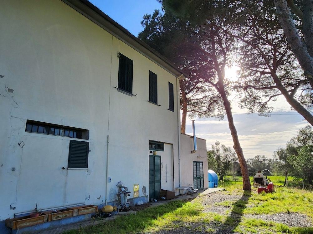 casa indipendente in vendita a Cecina