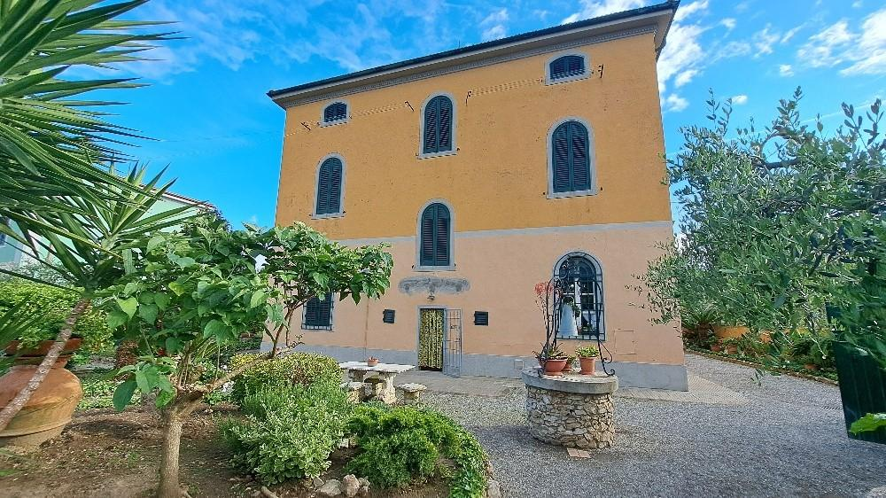casa indipendente in vendita a Cascina