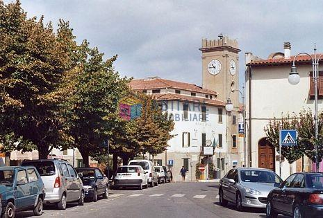 locale commerciale in vendita a Collesalvetti