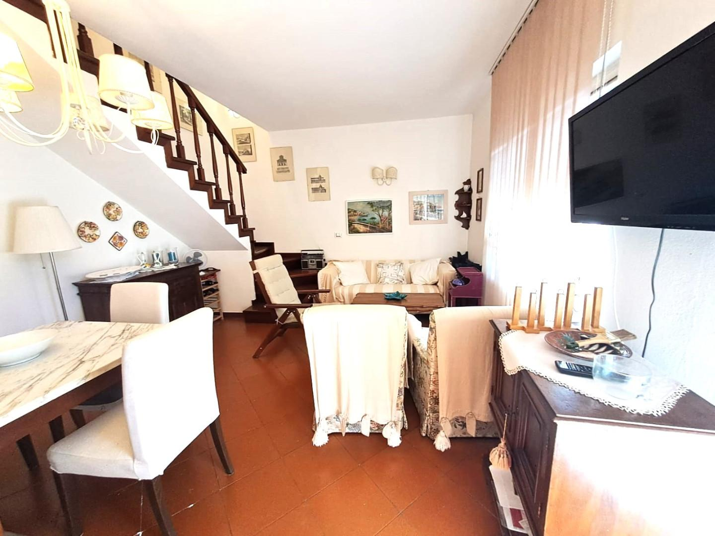 casa indipendente in vendita a Massa in zona Marina di Massa