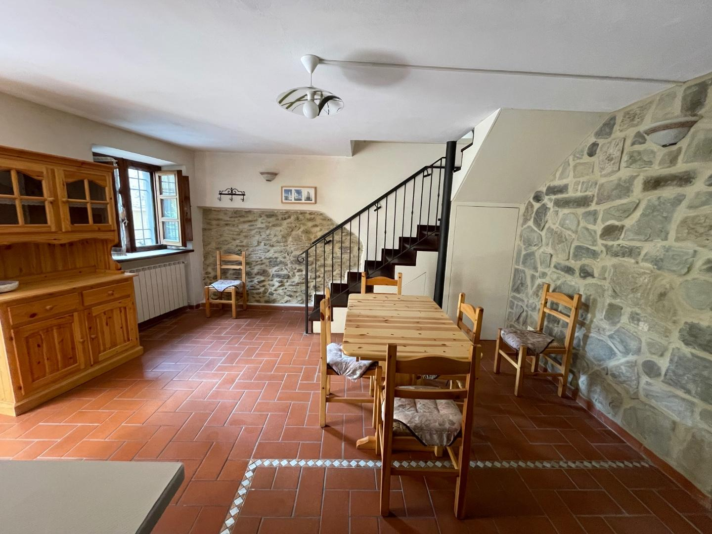 casa indipendente in vendita a Montignoso in zona Capanne