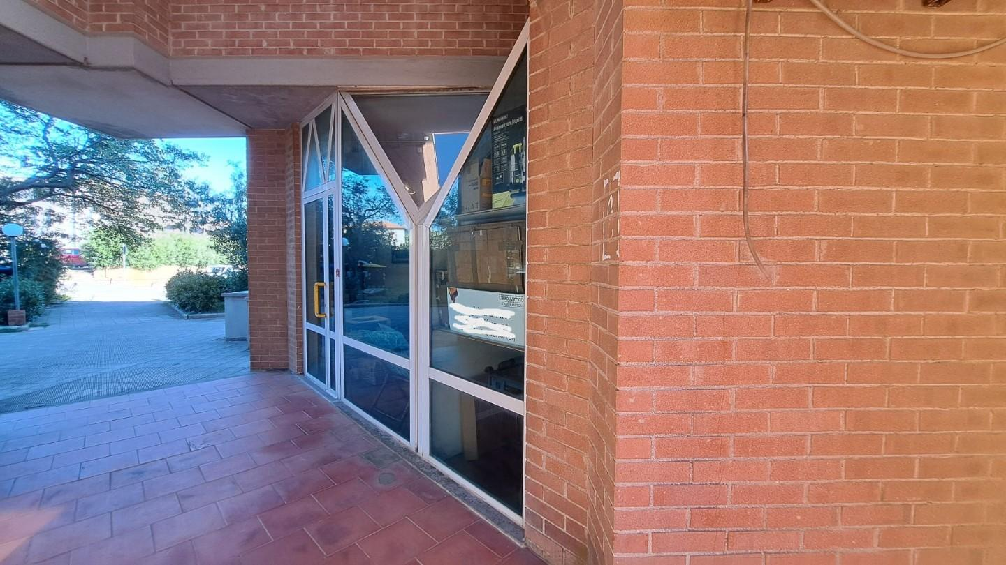 negozio in vendita a Rosignano Marittimo in zona Rosignano Solvay