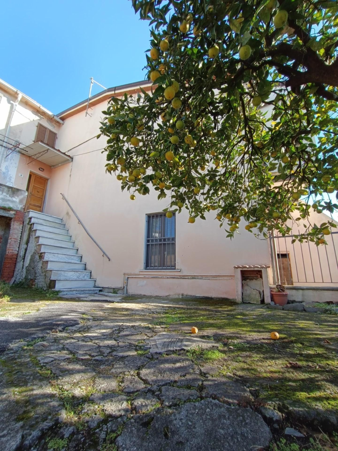 casa indipendente in vendita a Massa