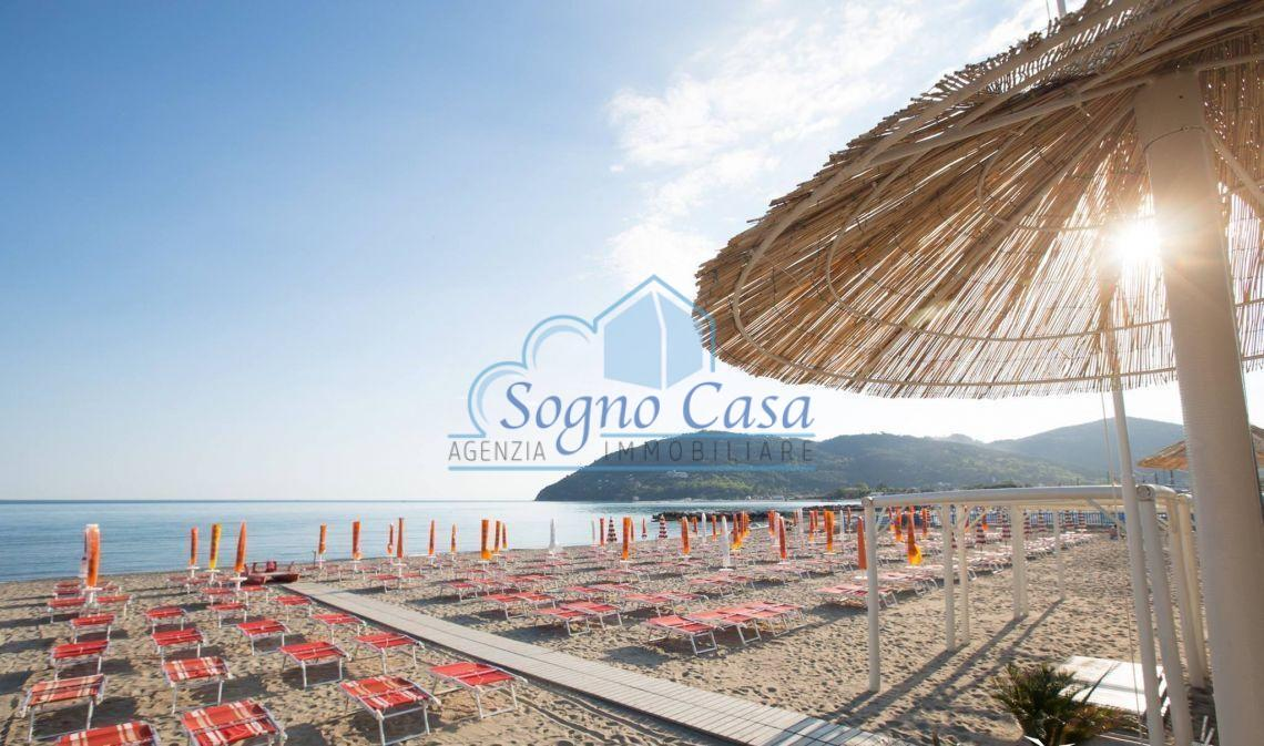 casa semindipendente in vendita ad Ameglia in zona Fiumaretta