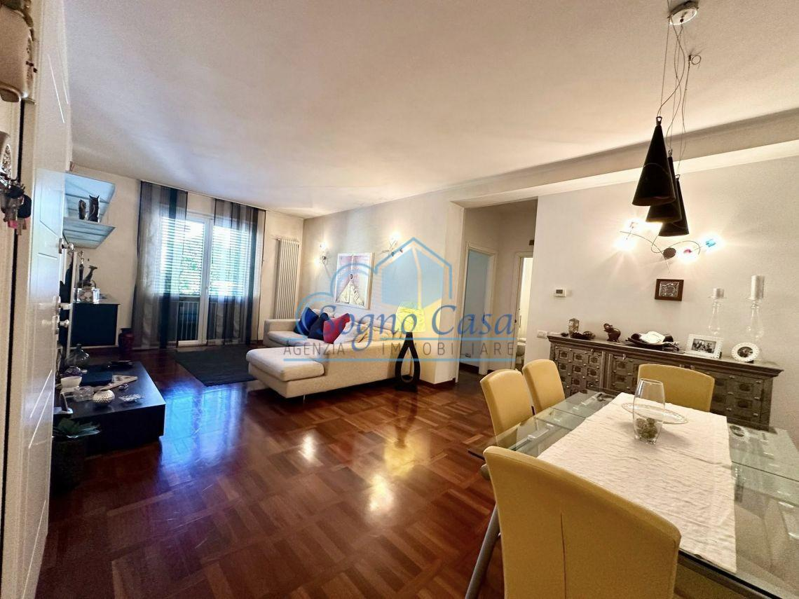 casa indipendente in vendita ad Arcola in zona Romito Magra