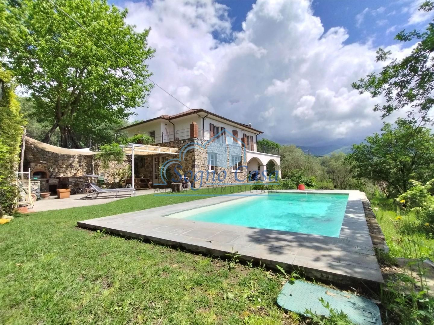 casa indipendente in vendita a Sarzana
