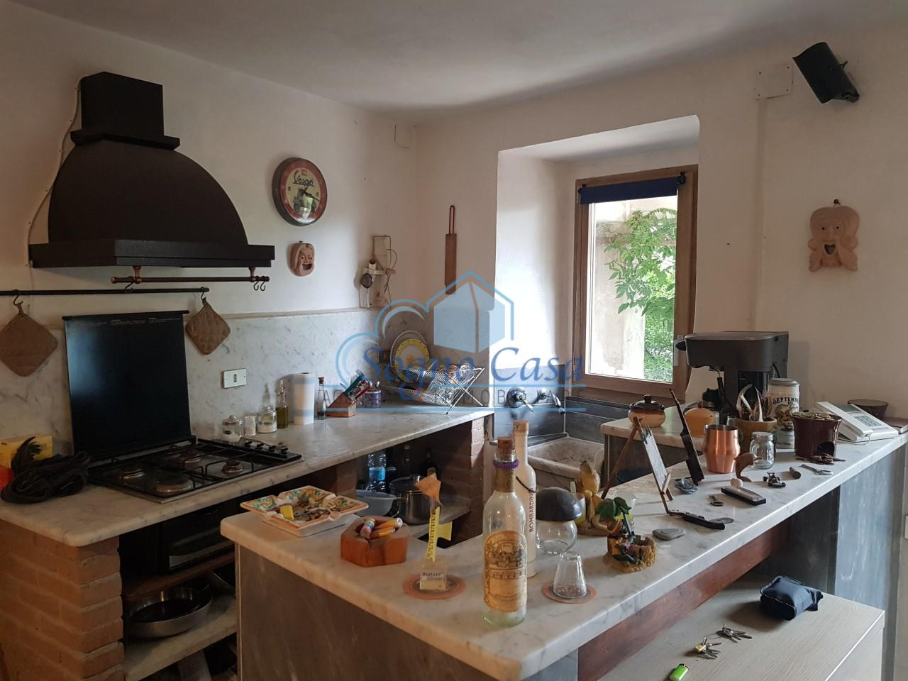 casa indipendente in vendita a Carrara in zona Fossola