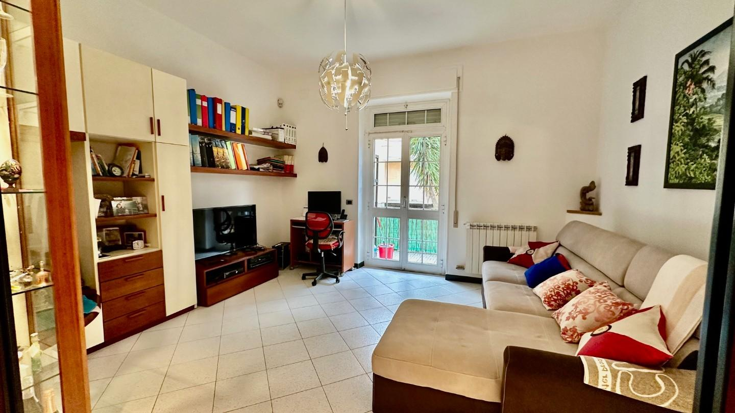 appartamento in vendita a Carrara in zona Avenza