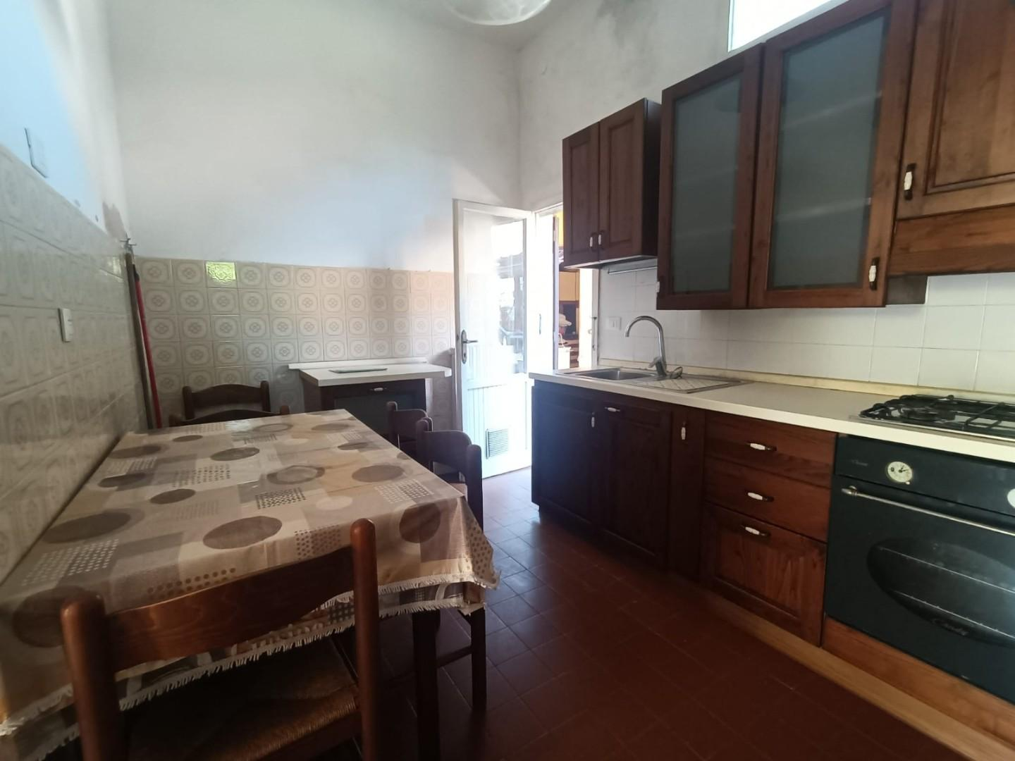 casa indipendente in vendita a Carrara in zona Avenza