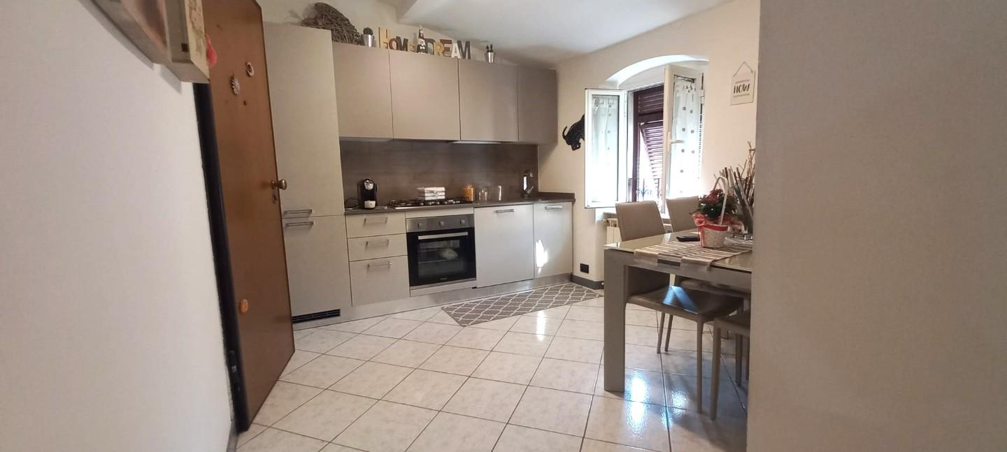 appartamento in vendita a Carrara in zona Fossola
